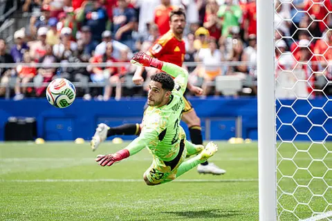  مباراتان تفصله عن المجد.. هل يصبح مصطفى شوبير الحارس التاريخي لمصر في كأس العالم؟ (صور)